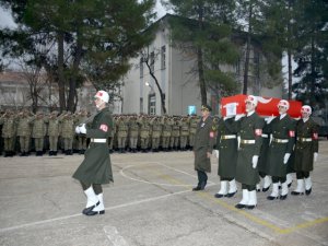 Yaşamını yitiren asker törenle uğurlandı