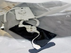 Telefoncuya giren dört hırsız yakalandı