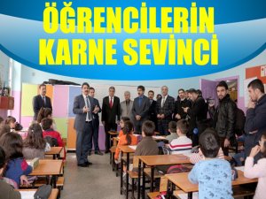 ÖĞRENCİLERİN KARNE SEVİNCİ