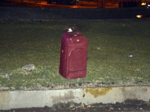 Şüpheli paketten çocuk oyuncakları ve elbise çıktı