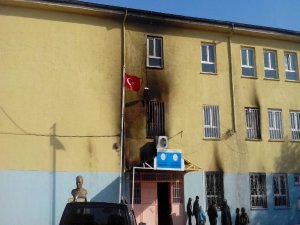 Diyarbakır'da okula molotoflu saldırı