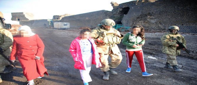 Asker, Sur’da mahsur kalan aileyi kurtardı