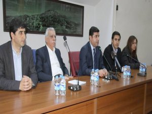 Demirtaş: Cizre'de vahşete izin vermeyeceğiz