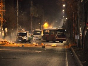 Bağlar’da göstericiler polisle çatıştı!