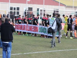 Amedspor’dan 'çocuklar ölmesin maça gelsin' pankartı