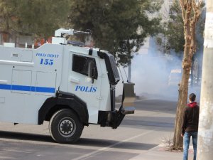 Polis, uyarılara rağmen dağılmayan gruba müdahale etti