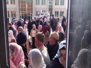 Silvan'da Gıda ve Giysi Yardımında İzdiham Çıktı