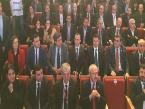 DİSK Genel Kurulu'nda Bakan Soylu protestolar üzerine salonu terk etti