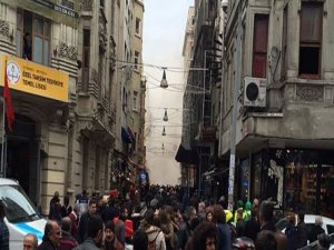 Taksim Zambak Sokak'ta 5 katlı bina çöktü