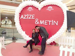 Kendir’den eşine 14 Şubat sürprizi