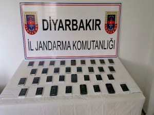 33 adet kaçak cep telefonu ele geçirildi