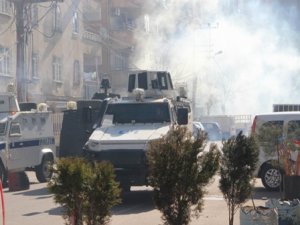 Kentte yürüyüş yapmak isteyen gruba polis müdahale etti