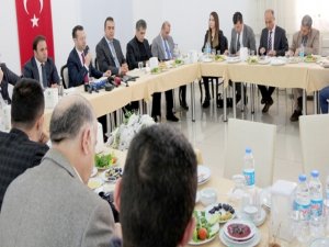 VALİ GAZETECİLERLE GÖRÜŞTÜ