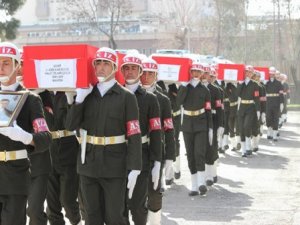 Yaşamını yitiren askerler memleketlerine uğurlandı