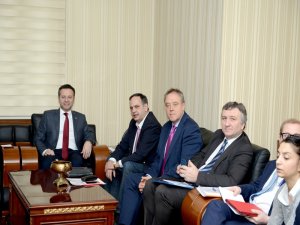 Vali Aksoy, AP Türkiye Paportörü Piri’yi kabul etti