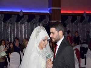 Yegül ve Kurt dünya evine girdi