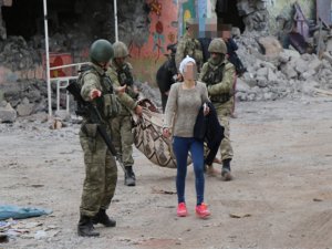 Sur’dan tahliye edilen 6 kişinin sorgusu sürüyor