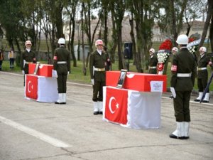 Yaşamını yitiren askerler uğurlandı