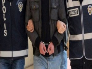 Gözaltına alınan öğretmen İstanbul'a götürüldü