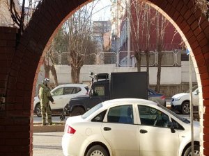 Valilik önünde şüpheli paket alarmı