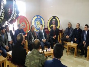 Vali Aksoy, yaşamını yitiren polisin taziyesine katıldı