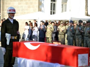 Sur’da yaşamını yitiren asker için tören