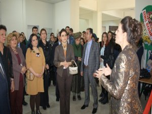 “Kaç Zamandır Kadın” adlı sergi