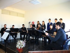 Buselik makamında şarkılar dinleyenleri mest etti