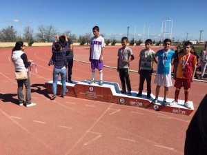 Kulplu öğrenciler atletizmi geliştirme pojesi için koştu