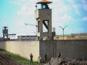 Firarın faturası gardiyanlara kesildi