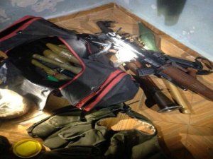 Bağlar’da çok sayıda silah ve mühimmat ele geçirildi