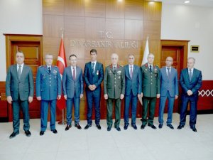 Valilikte devlet övünç madalyası töreni