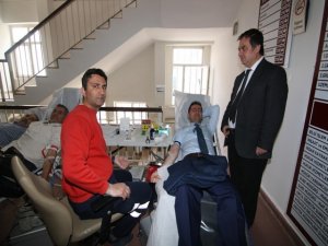 Kızılay Kan Merkezi’ne kan bağışında bulunuldu