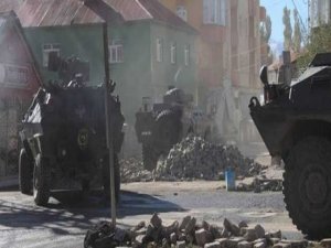 Çatışmalar sürüyor: Yüksekova’da bir polis, Şırnak’ta bir korucu öldü