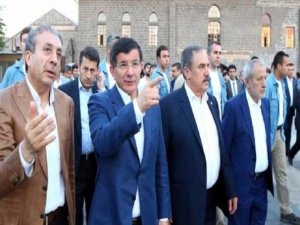 Başbakan Davutoğlu Diyarabakır'da