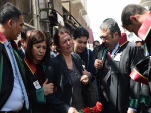 Türkan Elçi, gözyaşlarını tutamadı