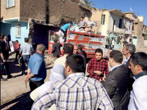 AK Partili Akar, Yasaklı mahallelerde incelemelerde bulundu