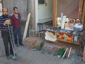 YASAK YÜZÜNDEN BABA MESLEĞİNİ BIRAKIP TOSTÇU OLDU