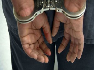 SİLAHLI SOYGUNDAN ARANAN 2 KİŞİ YAKALANDI