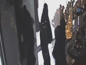 Çarşaf giyerek kuyumcuyu soymaya kalkıştılar