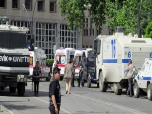 Gaziantep Emniyet Müdürlüğü Önünde Patlama! 1 Polis Şehit, 13 Yaralı