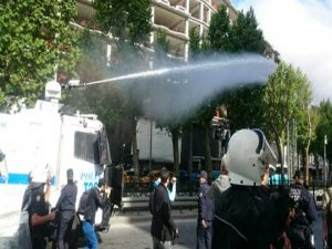 Taksim’e çıkmak isteyenlere polis müdahalesi