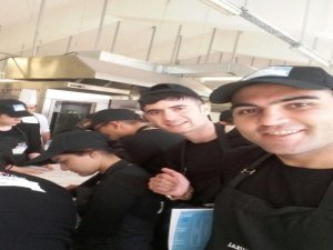 DÜ öğrencileri aşçılık kampına katıldı