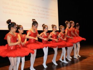 DÜ, Dünya Dans Gününü kutladı