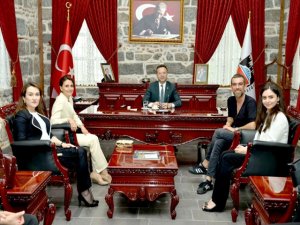Ünlü modacı Diyarbakır Valisini ziyaret etti