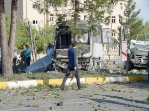 Polise bombalı saldırı: 3 ölü 45 yaralı