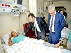 Vali Aksoy yaralıları ziyaret etti