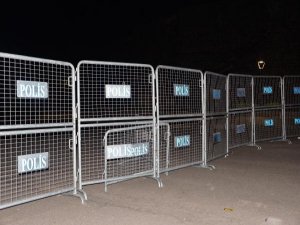 Dur ihtarına uymayan araca ateş açıldı: 3 yaralı