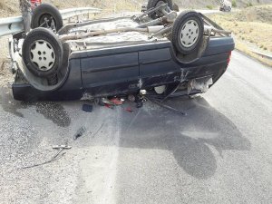 AMBULANS İLE OTOMOBİL ÇARPIŞTI: 3 YARALI