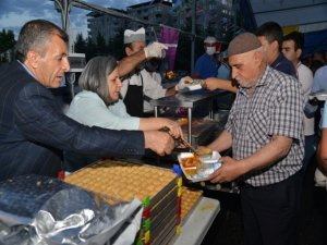 Kışanak, iftarda vatandaşlarla bir araya geldi